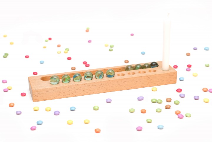 Geburtstagskalender mit Murmeln Buche Geburtstagskalender mit Murmeln Buche
