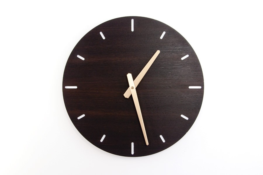 runde_wanduhr_raeuchereiche