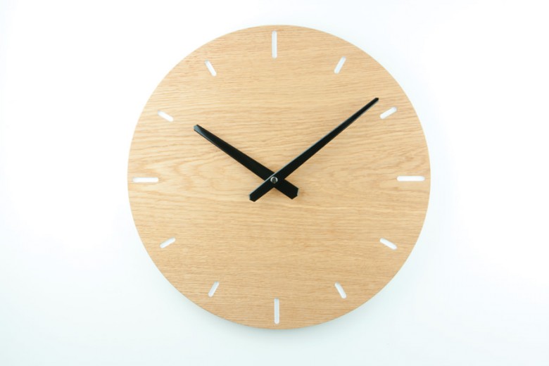 wanduhr_eichenholz_blog